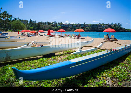 Ausleger-Kanus am Strand, Kaua'i Marriott Resort; Kalapaki Bay, Kaua ' i, Hawaii, USA Stockfoto