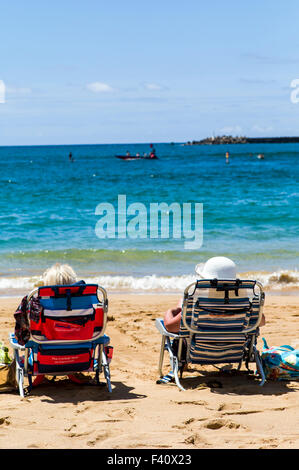 Touristen genießen den Strand und Wasser, Kaua'i Marriott Resort; Kalapaki Bay, Kaua ' i, Hawaii, USA Stockfoto