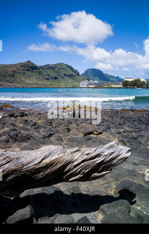 Touristen genießen den Strand und Wasser, Kaua'i Marriott Resort; Kalapaki Bay, Kaua ' i, Hawaii, USA Stockfoto