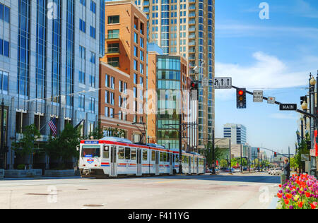 Salt Lake City Straße mit Straßenbahn Stockfoto