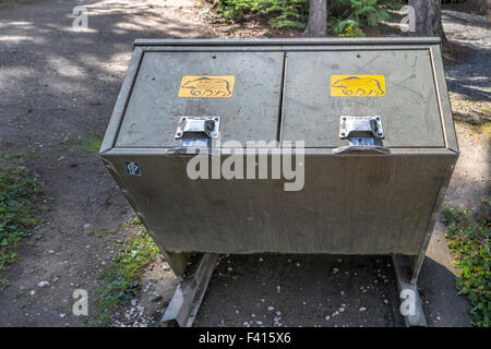 Bär Beweis Müllcontainer im Wells Gray Provincial Park, Britisch-Kolumbien, Kanada, Nordamerika. Stockfoto