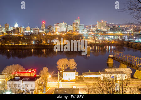 Harrisburg, Pennsylvania Skyline bei Nacht Stockfoto