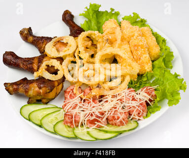 sortierte Snack - Brathähnchen und Tintenfisch Stockfoto
