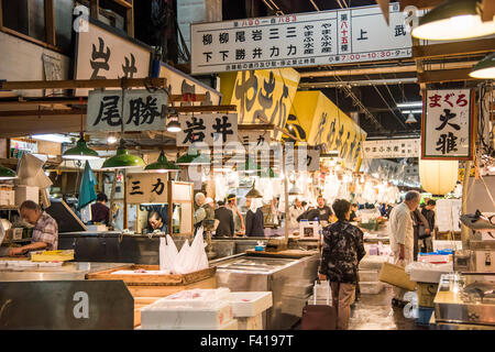 Das Innere der Tsukiji-Markt (Jonai Shijo), Chuo-Ku, Tokio, Japan Stockfoto