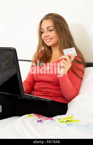 junge Frau, Online-shopping Stockfoto