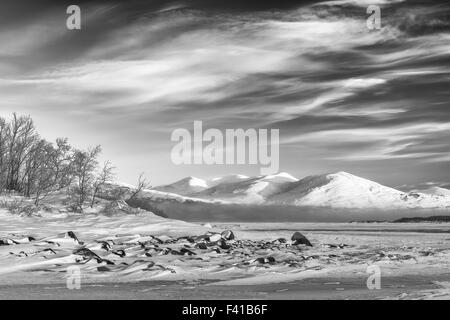 die gefrorenen See Tornetraesk, Lappland, Schweden Stockfoto