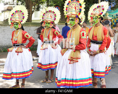 Kathakali (Malayalam: കഥകളി, Kathakaḷi) ist ein klassischer indischer Tanz-Drama bekannt für attraktive Make-up Charakter. Stockfoto