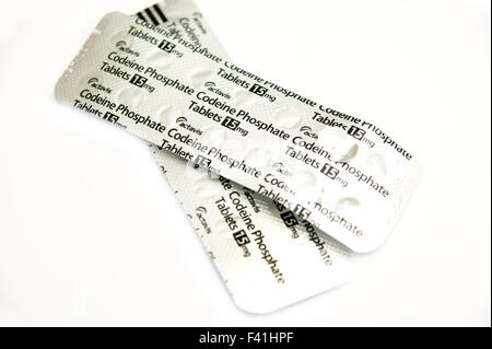 Codein Phosphat-Tabletten (gehört zu einer Gruppe von Arzneimitteln, die als opioid-Analgetika zur Schmerzlinderung fungiert) Stockfoto