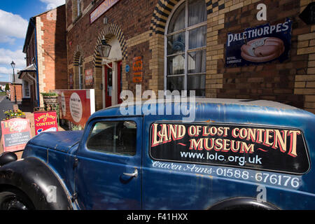 Großbritannien, England, Shropshire, Craven Arms, Market Street, Land of Lost Content Museum in der alten Markthalle Stockfoto