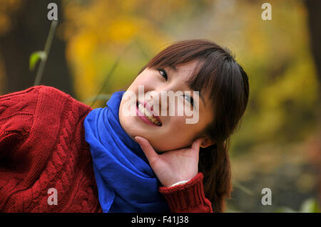 Schöne chinesische Mädchen auf dem Lande Stockfoto