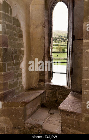 Großbritannien, England, Shropshire, Craven Arms, Stokesay Castle, Südturm Fenster Stockfoto