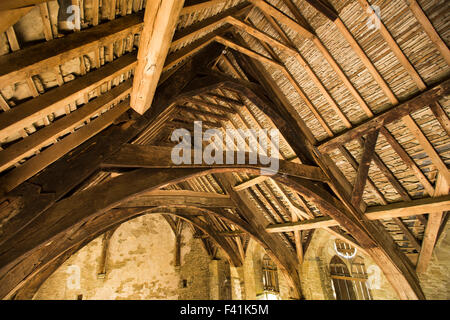 Großbritannien, England, Shropshire, Craven Arms, Stokesay Castle, Rittersaal, hölzerne Dachkonstruktion Stockfoto