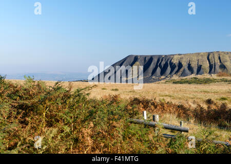 Zeche-Tipps aus der Llanbradach Zeche, Rhymney Valley in der Nähe von Caerphilly, South Wales, UK. Stockfoto