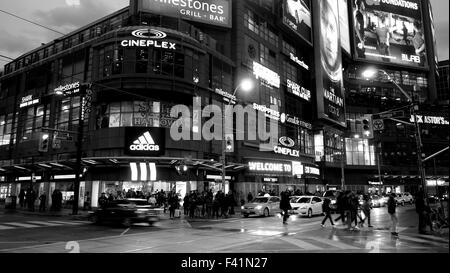 Straße Nachtszene in Toronto, Kanada Stockfoto