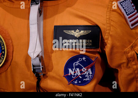 Astronaut Raumanzug von Charlie Bolden der aktuelle Administrator der NASA und ehemaliger US-amerikanischer Astronaut. Stockfoto
