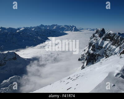 Oberhalb der Nebelgrenze Blick vom Titlis Stockfoto