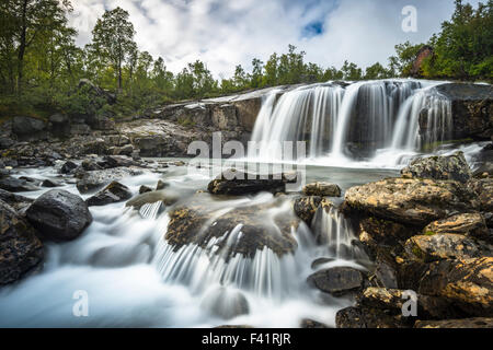 Wasserfall in Stora Sjöfallet Nationalpark, Norrbotten, Lappland, Schweden Stockfoto