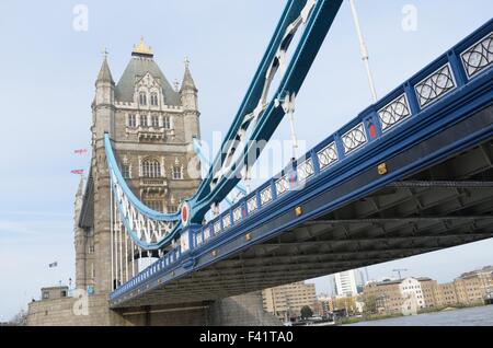 Tower Bridge von South Bank Stockfoto