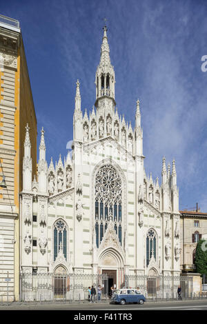 Oldtimer vor der Kirche vom Heiligen Herzen des Wahlrechts, Chiesa del Sacro Cuore del Suffragio, Rom, Latium, Italien Stockfoto