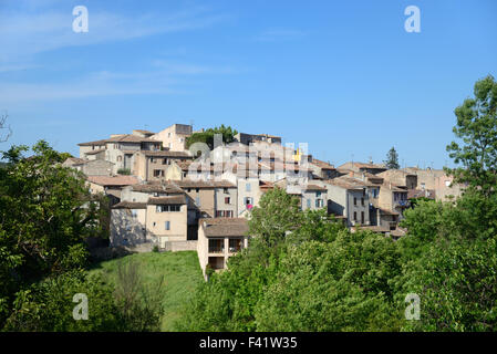 Blick auf das mittelalterliche Dorf von Carcès thront im Département Var Provence Frankreich Stockfoto