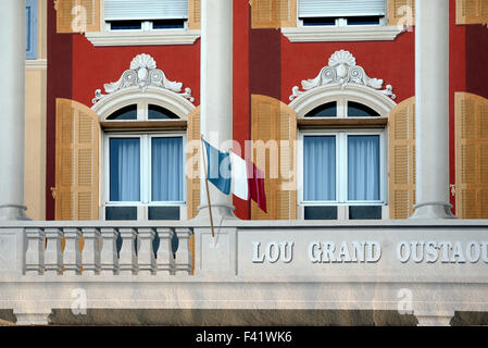 Trompe-l ' Fenster & französische Flagge Carcès Provence Stockfoto