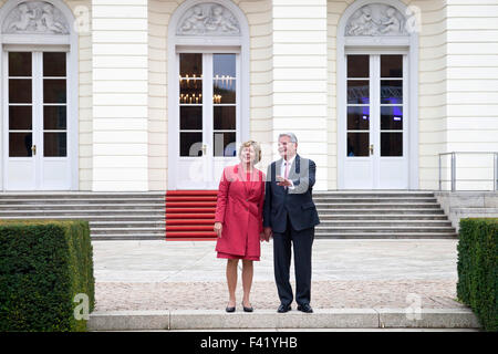 Bundespräsident Joachim Gauck und seiner Partnerin Daniela Schadt vor Schloss Bellevue, Berlin, Deutschland Stockfoto