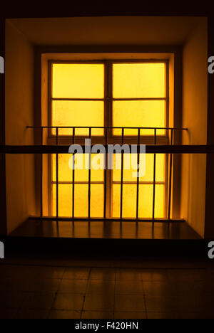 Das alte strukturierte Fenster. Close-up Stockfoto