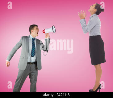 Zusammengesetztes Bild der Geschäftsmann mit Megaphon Stockfoto