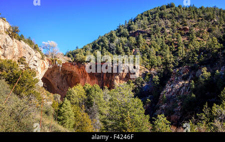 Naturbrücke im Tonto Brücke State Park in Arizona Stockfoto