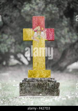 Sehr alten Grabstein auf dem Friedhof, Sizilien Stockfoto