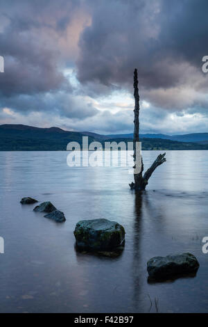 Loch Rannoch bei Dämmerung, Perth & Kinross, Schottland, UK Stockfoto
