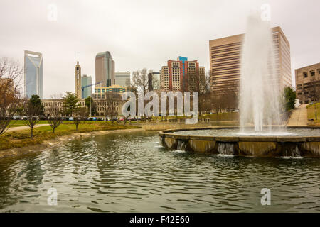 Bewölkung über Charlotte NC-skyline Stockfoto