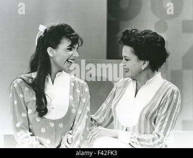 LIZA MINNELLI auf der linken Seite als Gast auf ihrer Mutter Judy Garland TV-Show im Juli 1963 Stockfoto