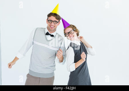 Geeky Hipster paar tragen einen Partyhut Stockfoto