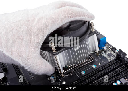 CPU-Kühler auf modernen PC-Computer installieren Stockfoto