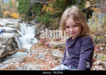 Mädchen in der Natur, entspannende Porträt Stockfoto