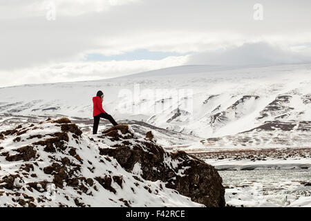 Wanderer am Gipfel der Wasserfall Godafoss in Island Stockfoto