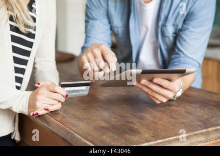 Zeigen online-banking Stockfoto