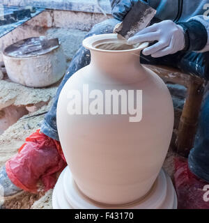 traditionelle Handarbeit Porzellan-Prozess Stockfoto