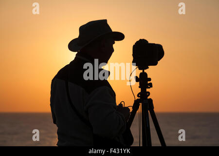 Der Fotograf hat im Oktober bei Sonnenuntergang Fotos am Strand von Chassil, Portland, Weymouth, Dorset, Großbritannien, gemacht Stockfoto