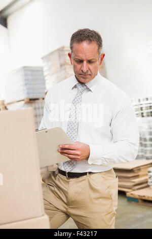 Lagerleiter in Zwischenablage schreiben Stockfoto