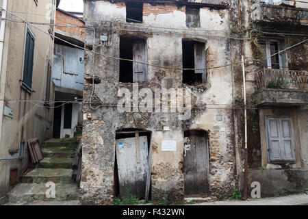 Verlassenen Wohnung in Delianuova, Kalabrien, Italien. Stockfoto