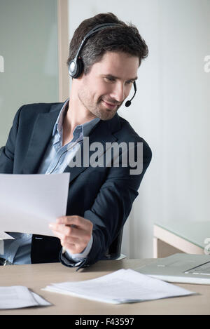 Geschäftsmann multitasking Stockfoto