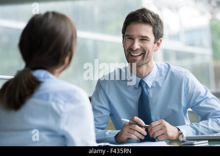 Manager interviewt Bewerber Stockfoto