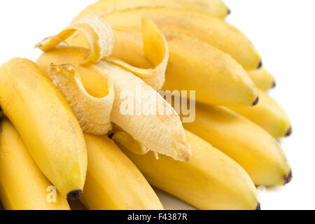 Kleine Bündel Bananen isoliert auf weißem Hintergrund Stockfotografie -  Alamy