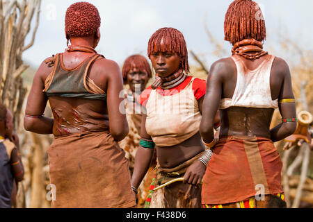 Die rohen Narben auf einer Hamar Frau zurück nach der Preisverleihung "Jumping des Stieres" gepeitscht. Omo-Tal-Äthiopien Stockfoto