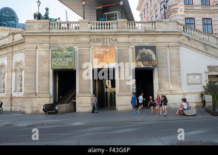 Wien, Österreich - 31. Juli 2015: Albertina Museum während der Ausstellung der Künstler Picasso und Monet am 31. Juli 2015 in Wien Stockfoto