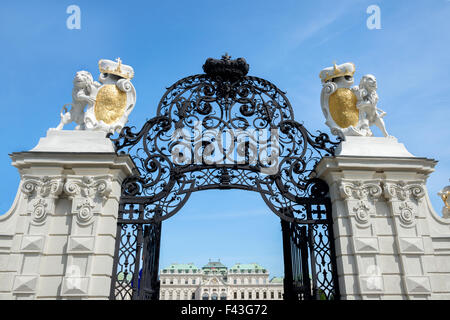 WIEN – 1. AUGUST: Eingang von Schloss Belvedere seit 1712 ein Meisterwerk des österreichischen Barock und einer der schönsten Europas ist Stockfoto