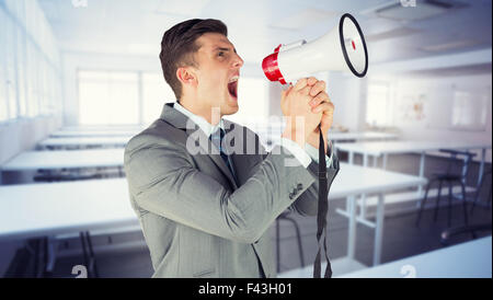 Zusammengesetztes Bild der Geschäftsmann mit Megaphon Stockfoto
