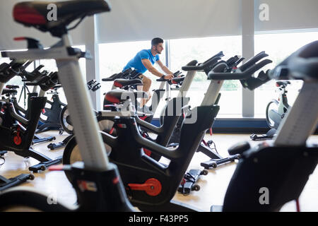 Fokussiert Man auf Heimtrainer Stockfoto
